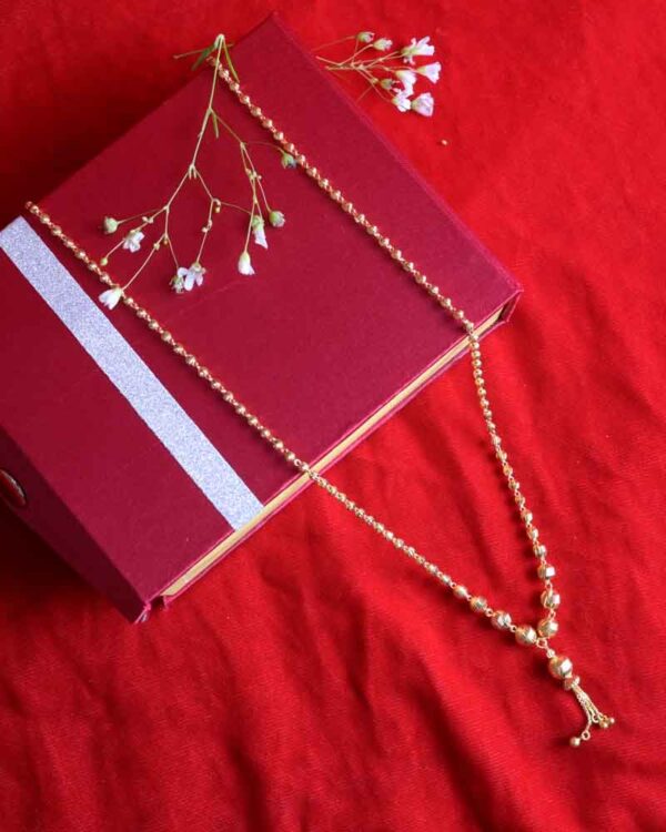 Minimalist gold necklace