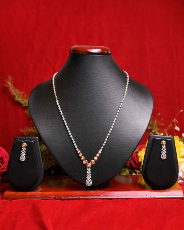 Modern traditional necklace set