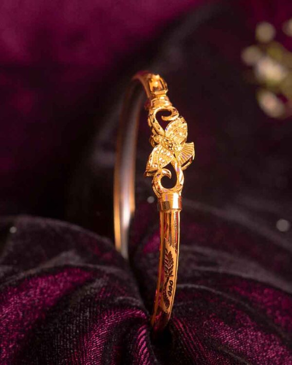 Everlasting engraved gold bangle