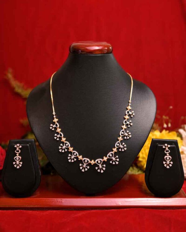Mesmerizing leaf necklace set