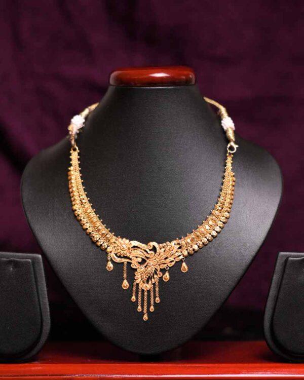 Gleaming-flora-necklace