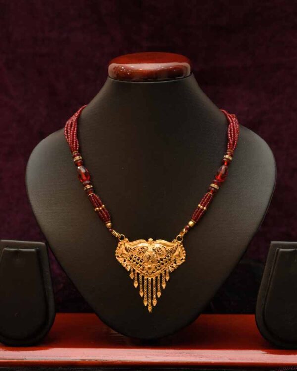 Red-stone-gold-beaded-necklace