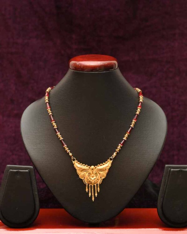Entrancing-gold-necklace