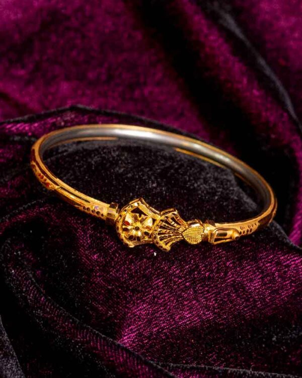 Sophisticated gold bangles